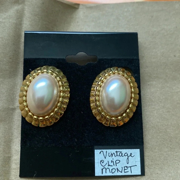 Vintage Faux Pearl Gold tone Monet Clip on earrings - Picture 1 of 5